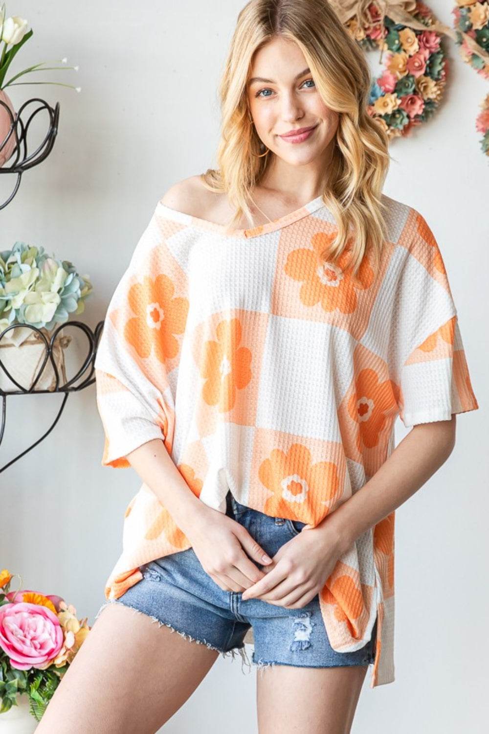 HOPELY Contrast Checkered Floral V-Neck T-Shirt - Shop Style & More | Fresh Looks, Everyday Deals & Free Shipping