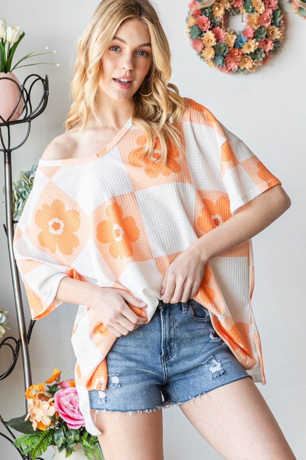 HOPELY Contrast Checkered Floral V-Neck T-Shirt - Shop Style & More | Fresh Looks, Everyday Deals & Free Shipping