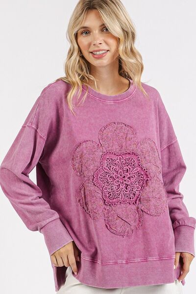 Mittoshop Flower Patch Side Slit Mineral Wash Round Neck Sweatshirt Hoodies & Sweaters